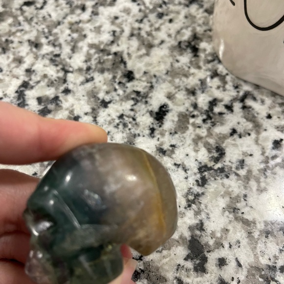 Small Crystal Skulls - Picture 4 of 8